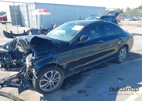 2016 Mercedes-Benz C 300 4Matic z USA, uszkodzony, nr VIN WDDWF4KB0GR132380